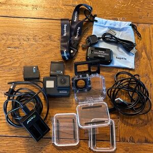 Bundle of GoPro Hero 7 Black Camera Suptig Wifi remote RE-Fuel Digipower Charge
